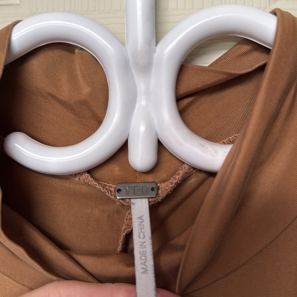 Madison Dress in Toffee
YOUNG, FABULOUS & BROKE large - Picture 2 of 5